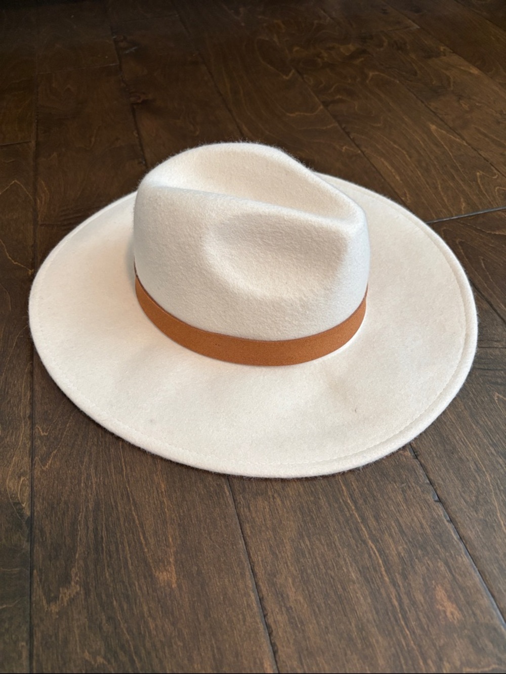 NWT Cream Wide-Brim Fedora Hat with Tan Band
